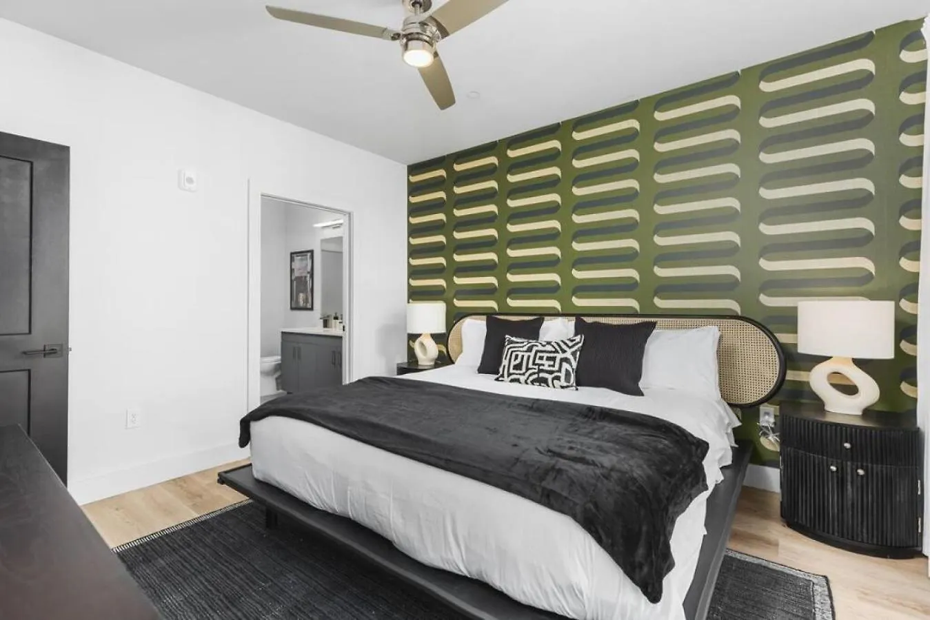 Luxury 2 Bedroom 4 Bed With Huge Wrap Around Patio Gym And Pool ナッシュビル アパート