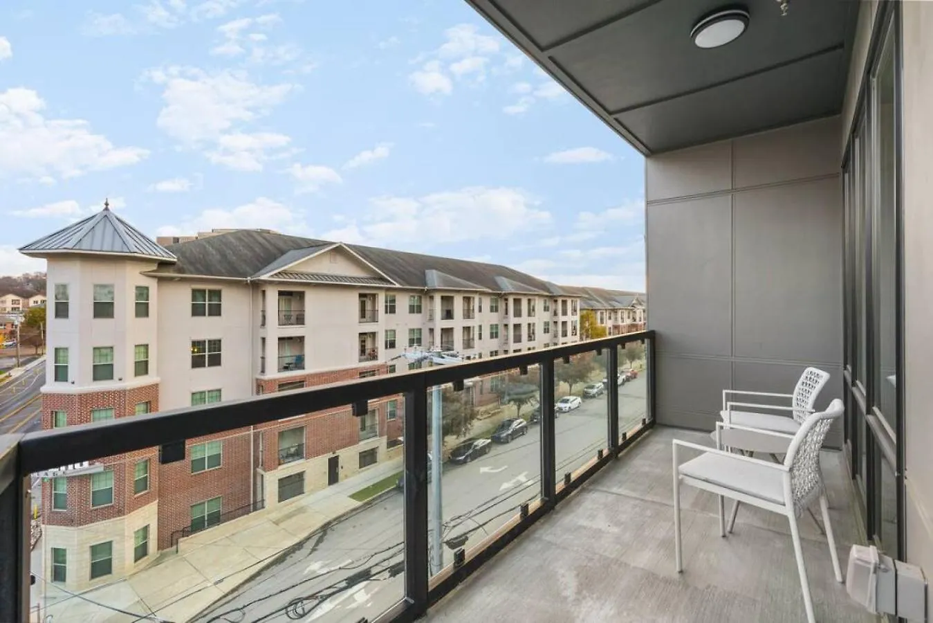 アパート Luxury 2 Bedroom 4 Bed With Huge Wrap Around Patio Gym And Pool ナッシュビル 米国