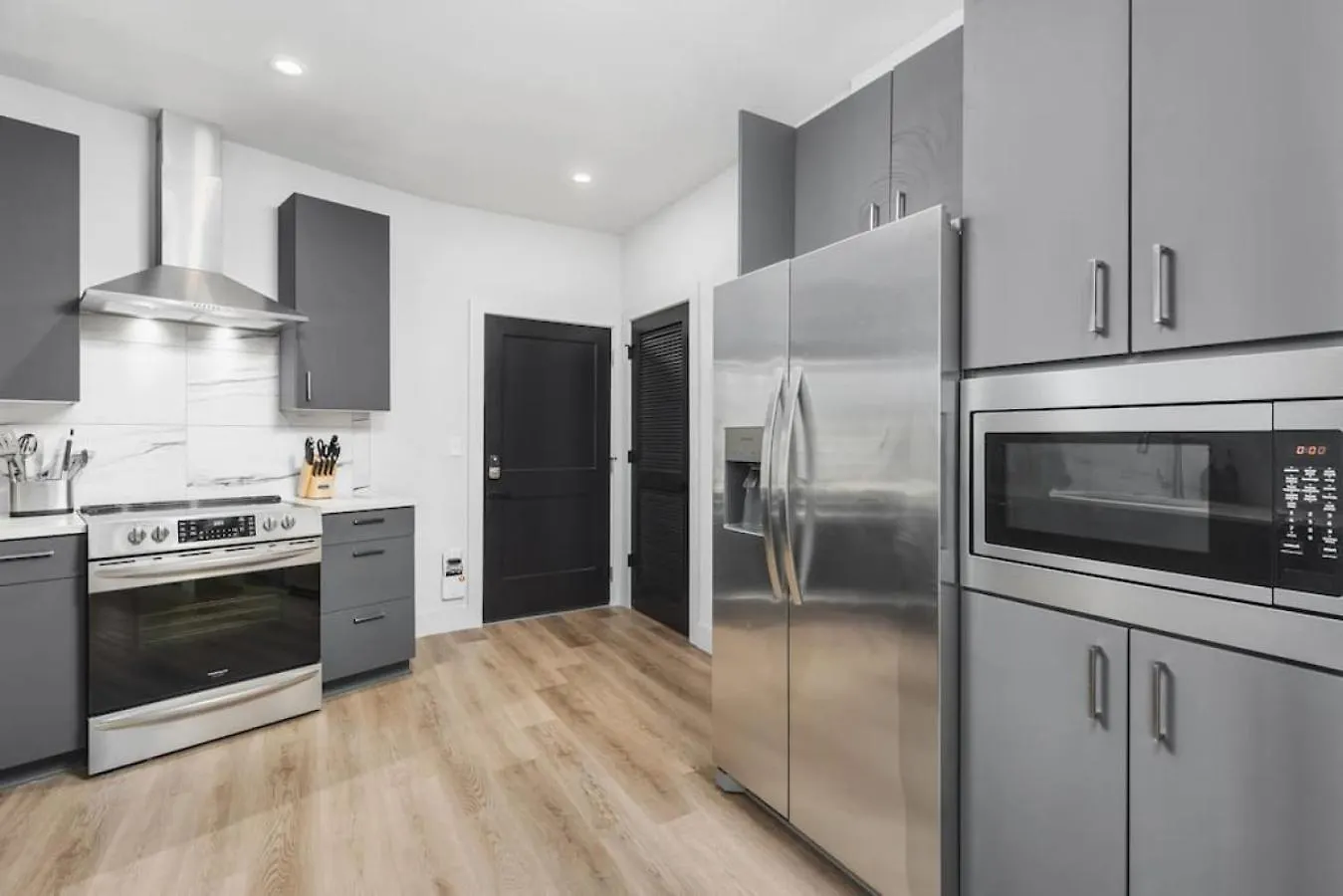 アパート Luxury 2 Bedroom 4 Bed With Huge Wrap Around Patio Gym And Pool ナッシュビル