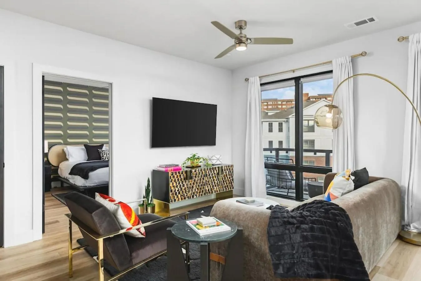 アパート Luxury 2 Bedroom 4 Bed With Huge Wrap Around Patio Gym And Pool ナッシュビル