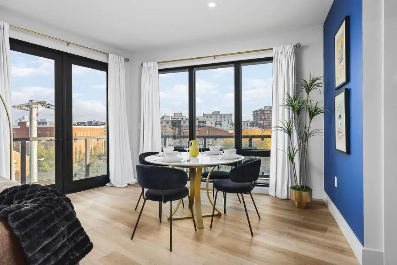 Luxury 2 Bedroom 4 Bed With Huge Wrap Around Patio Gym And Pool ナッシュビル 米国