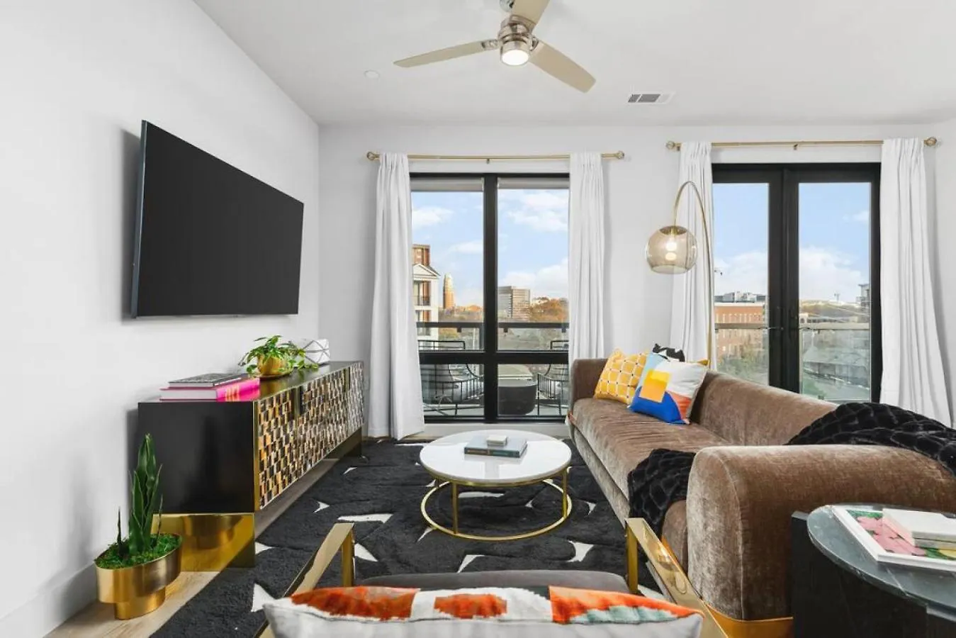 Luxury 2 Bedroom 4 Bed With Huge Wrap Around Patio Gym And Pool ナッシュビル 0*,